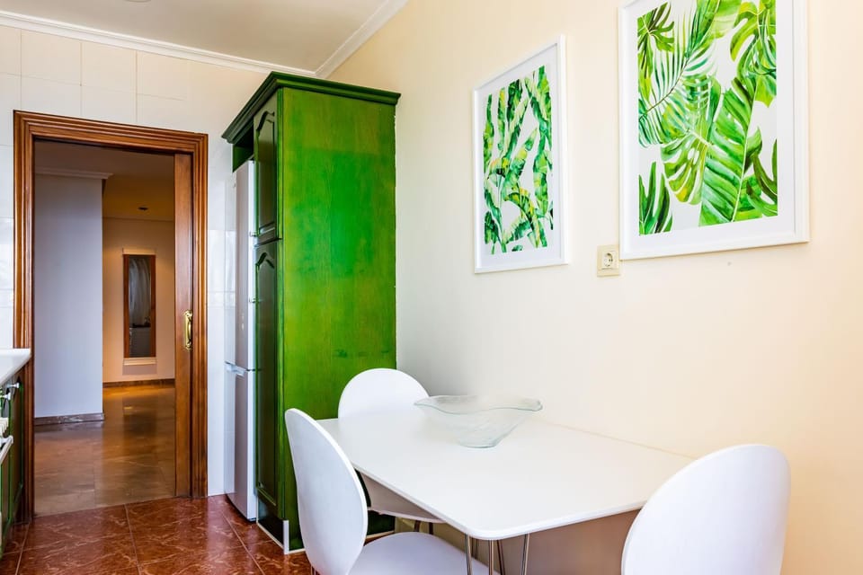 Dining area, kitchen