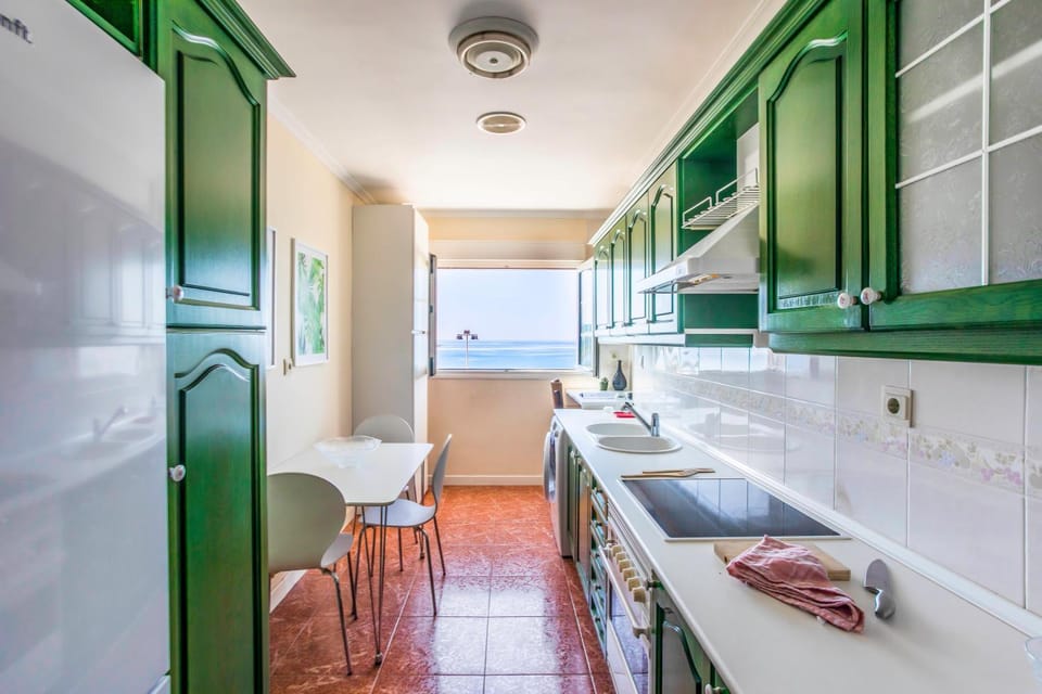 Kitchen or kitchenette, Dining area, pet friendly, stove