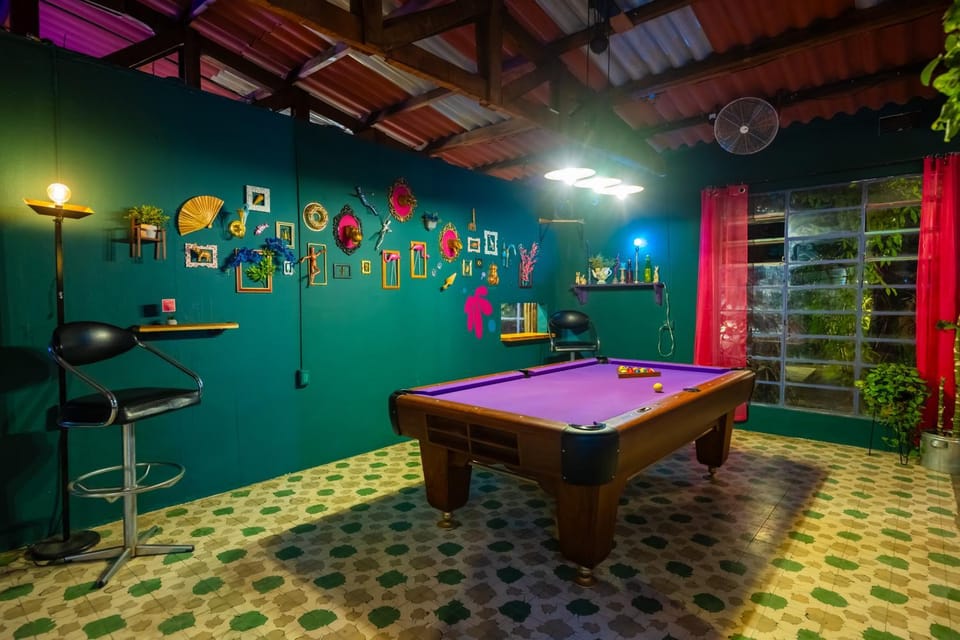 Billiard, Game Room