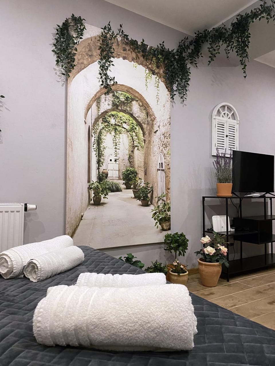Bed, Sauna, TV and multimedia, Photo of the whole room, Decorative detail, Bedroom, towels