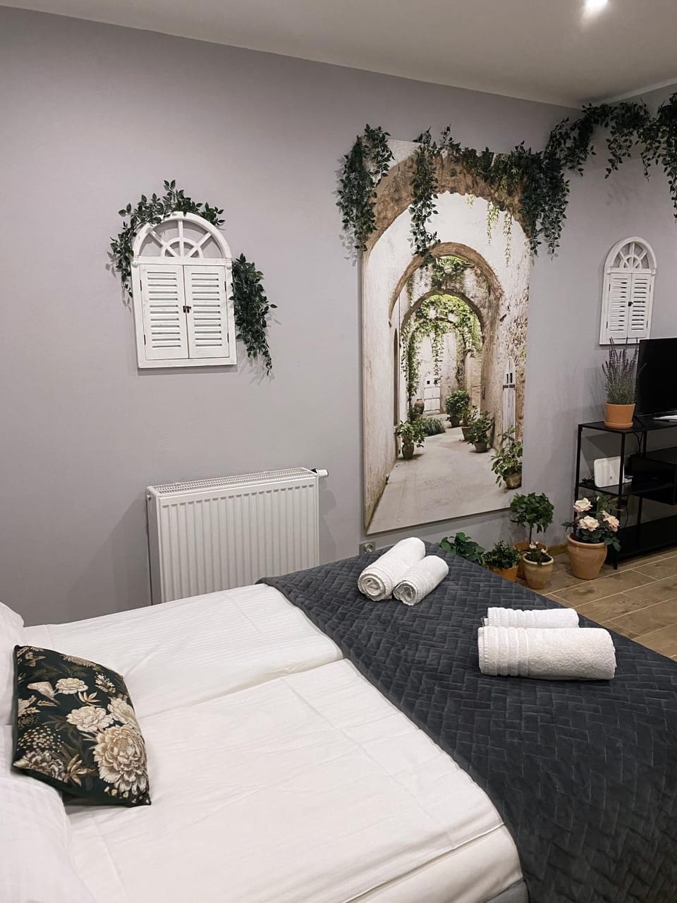 Bed, Photo of the whole room, Bedroom, towels