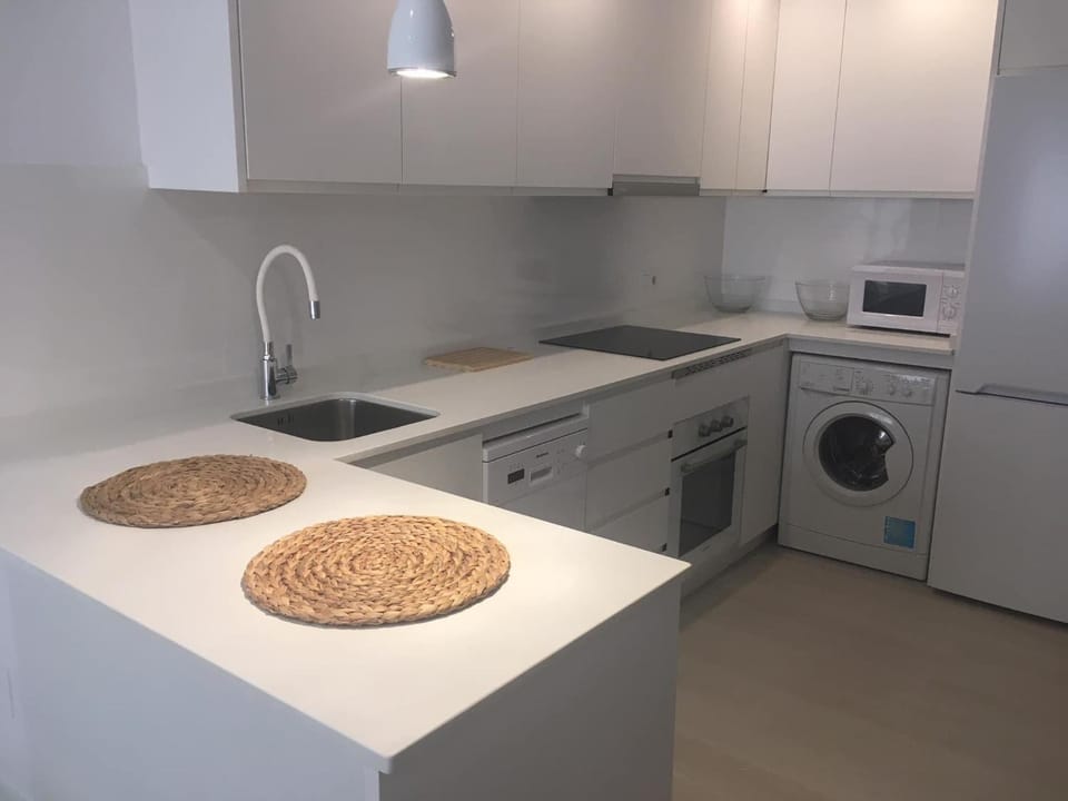 Kitchen or kitchenette, dishwasher, minibar, stove, toaster, washing machine