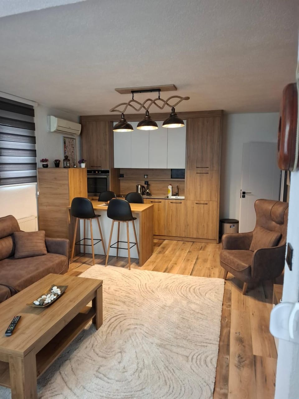 Kitchen or kitchenette, Living room