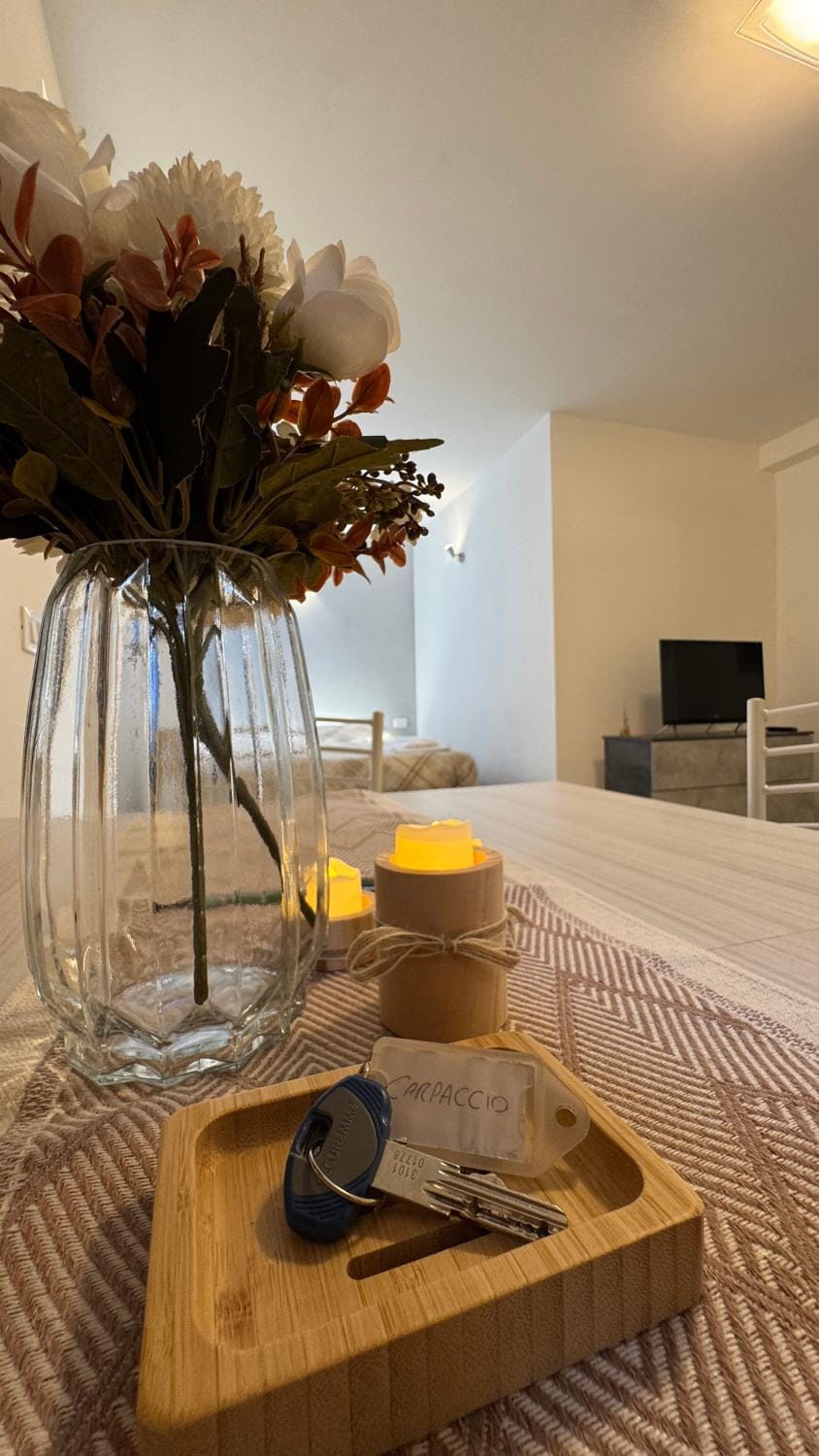 Bed, Living room, Dining area, Bedroom