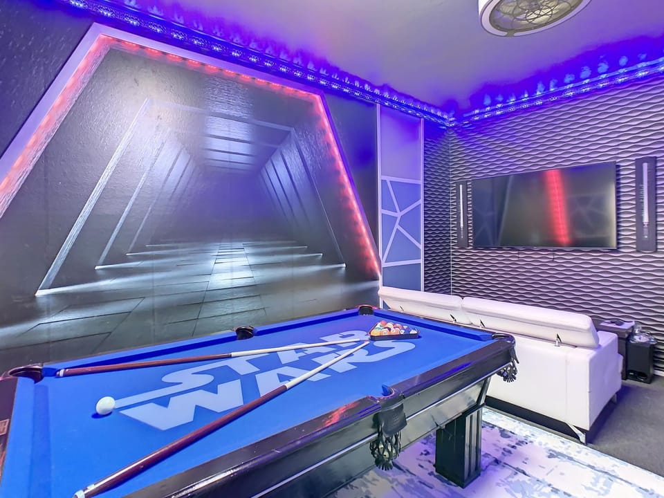 Billiard, Game Room