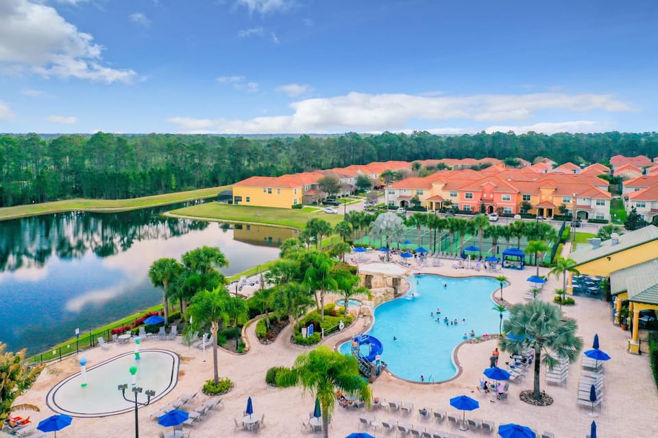 Bird's eye view, Pool view