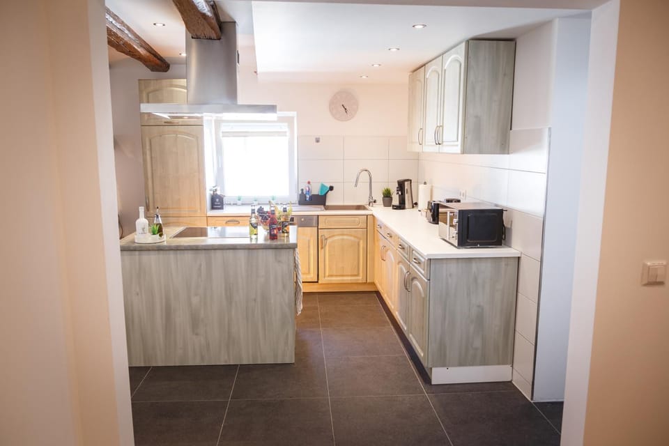 Coffee/tea facilities, Kitchen or kitchenette, dishwasher, stove, toaster, towels, kitchen