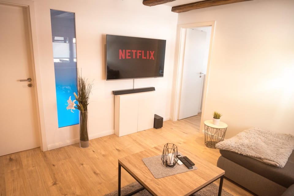 Communal lounge/ TV room, TV and multimedia, Living room