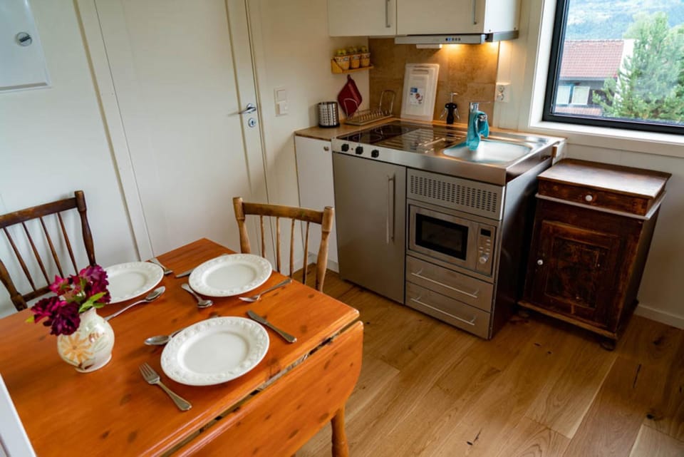 Kitchen or kitchenette, City view