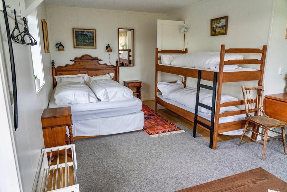 Bed, bunk bed