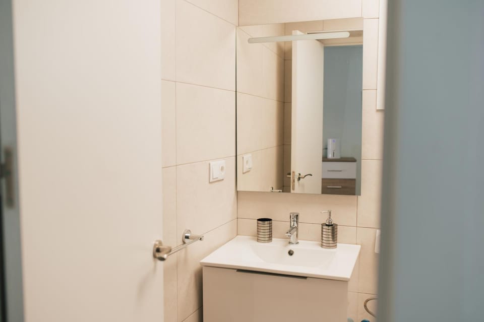 Bathroom, Decorative detail