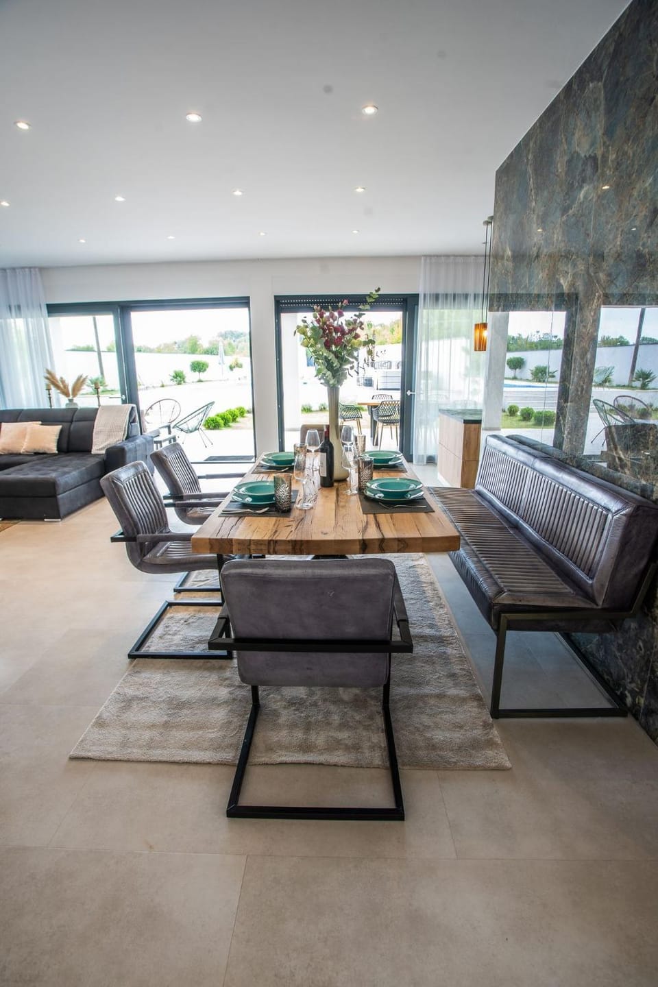 Seating area, Dining area