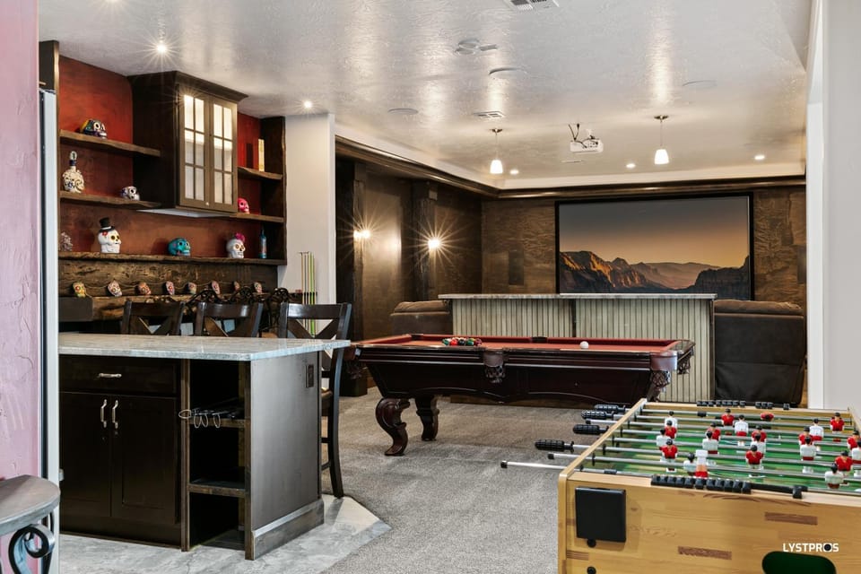 Billiard, Game Room