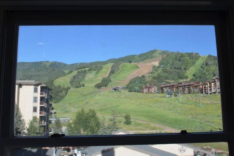 True Ski-in Ski-Out Luxury 3bd with huge views Apartment in Steamboat Springs