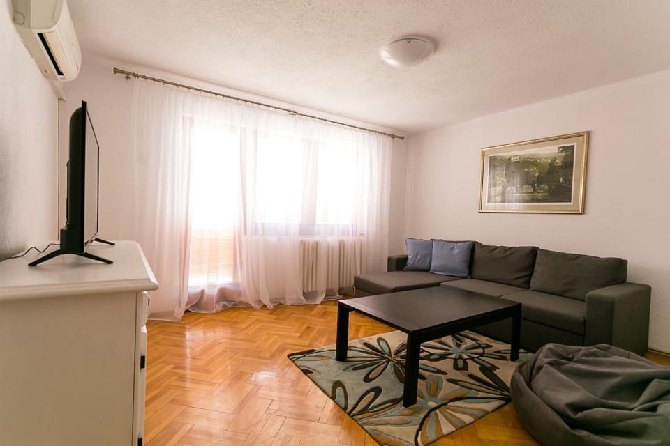 TV and multimedia, Seating area