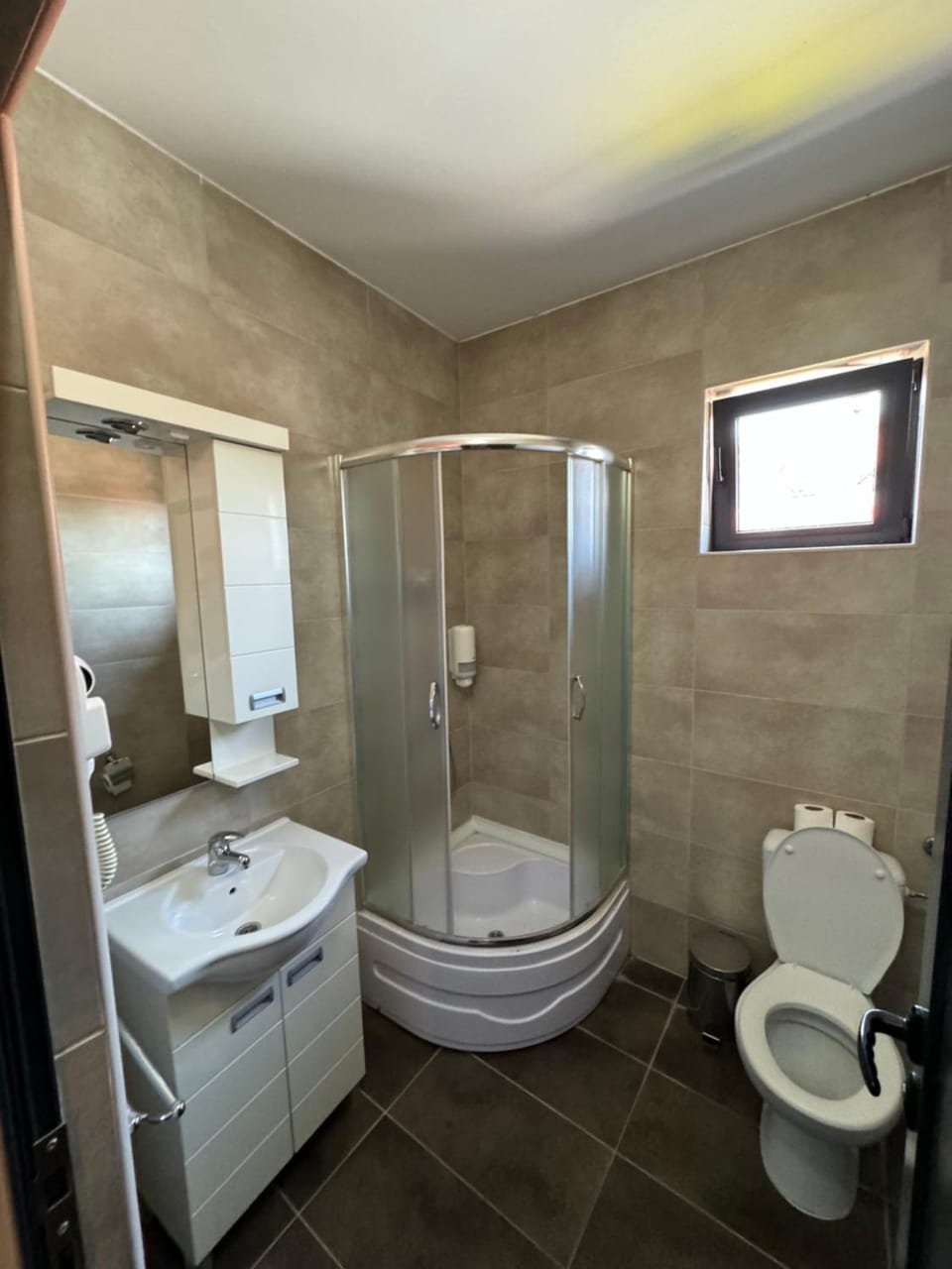 Shower, Toilet, Bathroom, towels