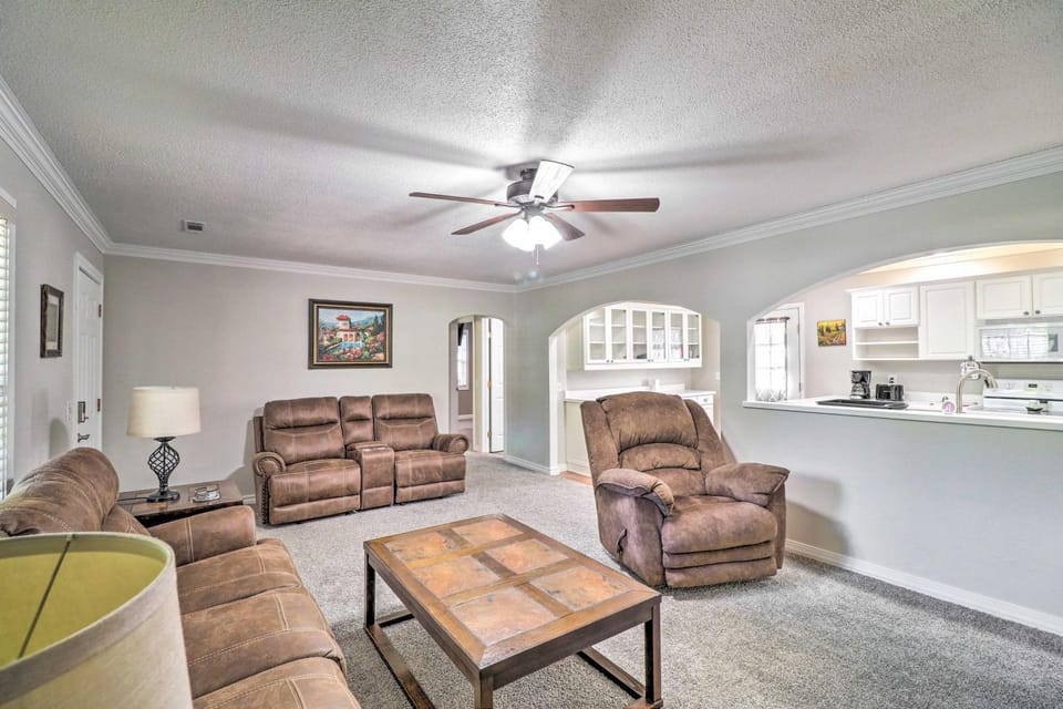 Charming Retreat Less Than 2 Mi to Cranfield Marina! House in Norfork Lake