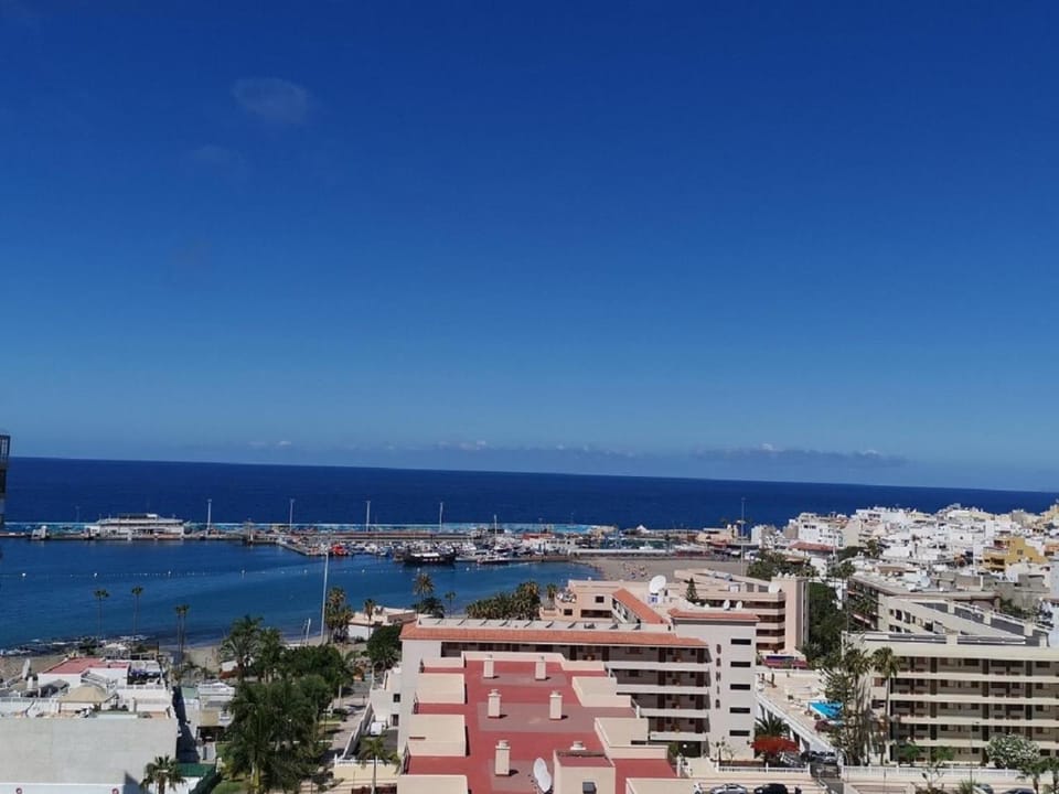 City view, Sea view