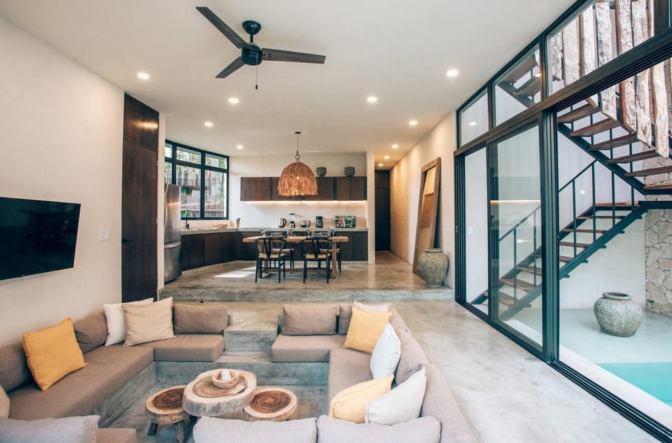 TV and multimedia, Kitchen or kitchenette, Living room, Seating area, Dining area