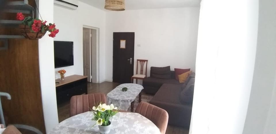 Communal lounge/ TV room, Living room, Seating area, Dining area