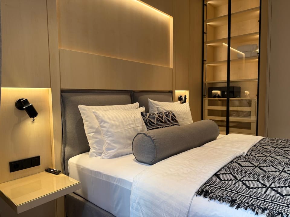 Bed, Bedroom, locker, wardrobe