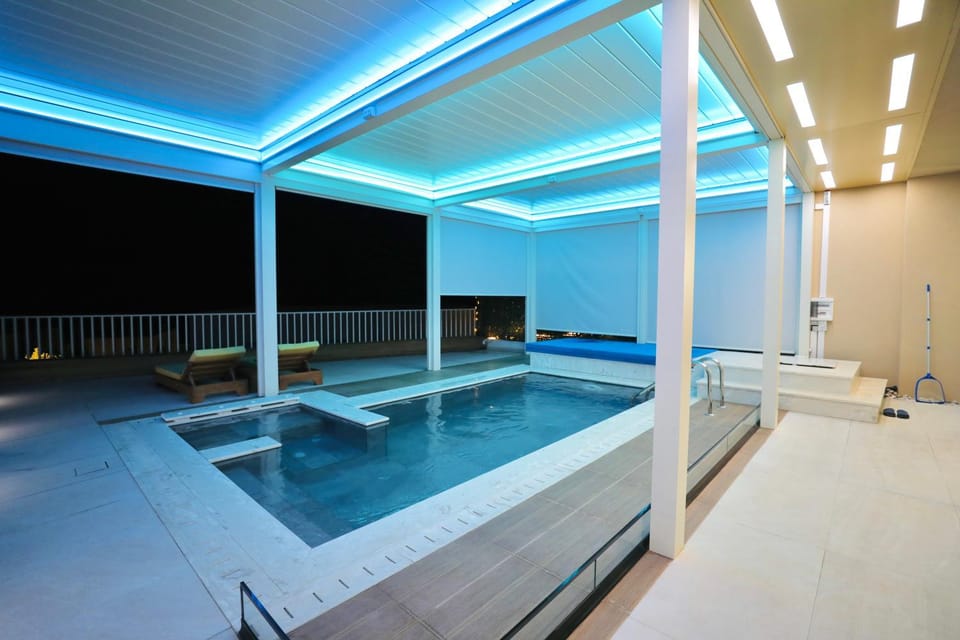 Swimming pool, Swimming pool