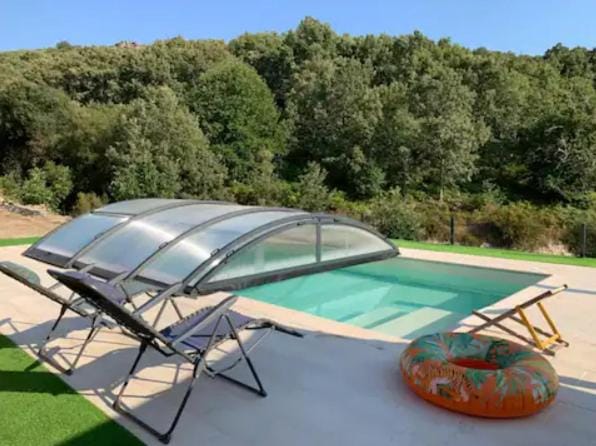 Activities, View (from property/room), Guests, Pool view, Swimming pool, Entertainment, children, sunbed