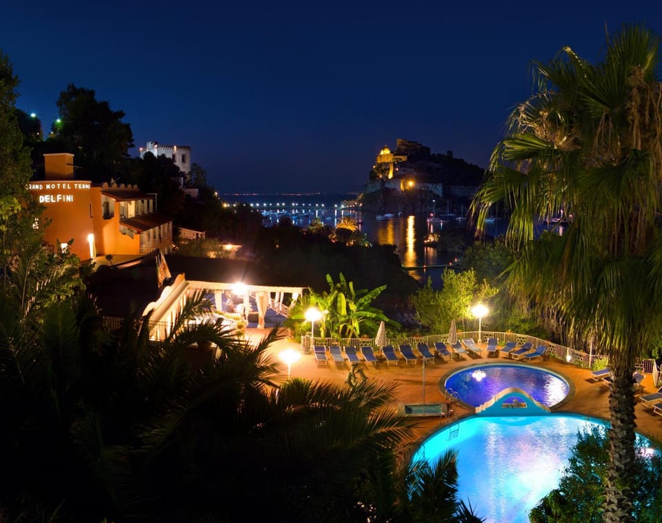 Property building, Restaurant/places to eat, Swimming pool, Breakfast