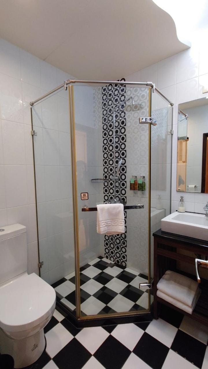 Shower, Bathroom, Internal: Not applicable to any particular room