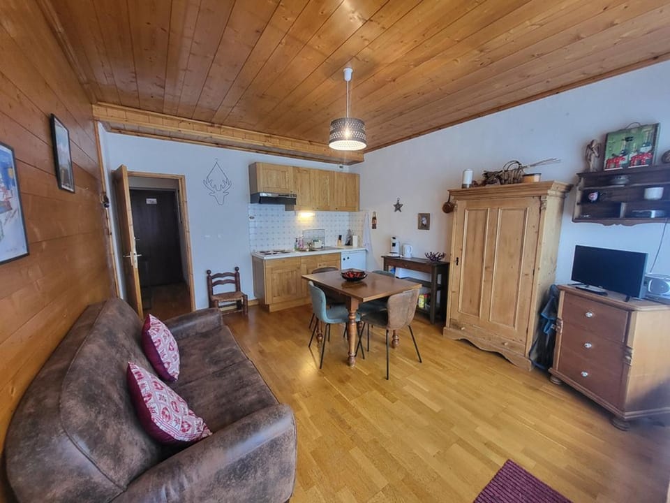Charmant studio 4 pers, accès parking direct, proche pistes et services - FR-1-266-194 Apartment in Montgenèvre
