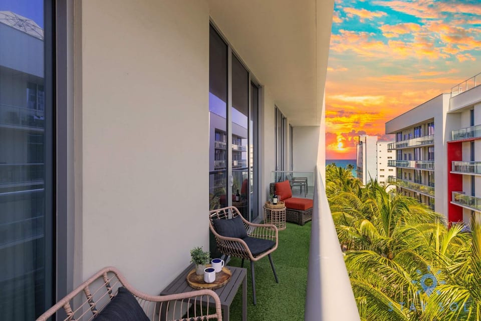 Perfect Relax - Rooftop Pool - Gym - Hot Tub Apartment in Hollywood Beach