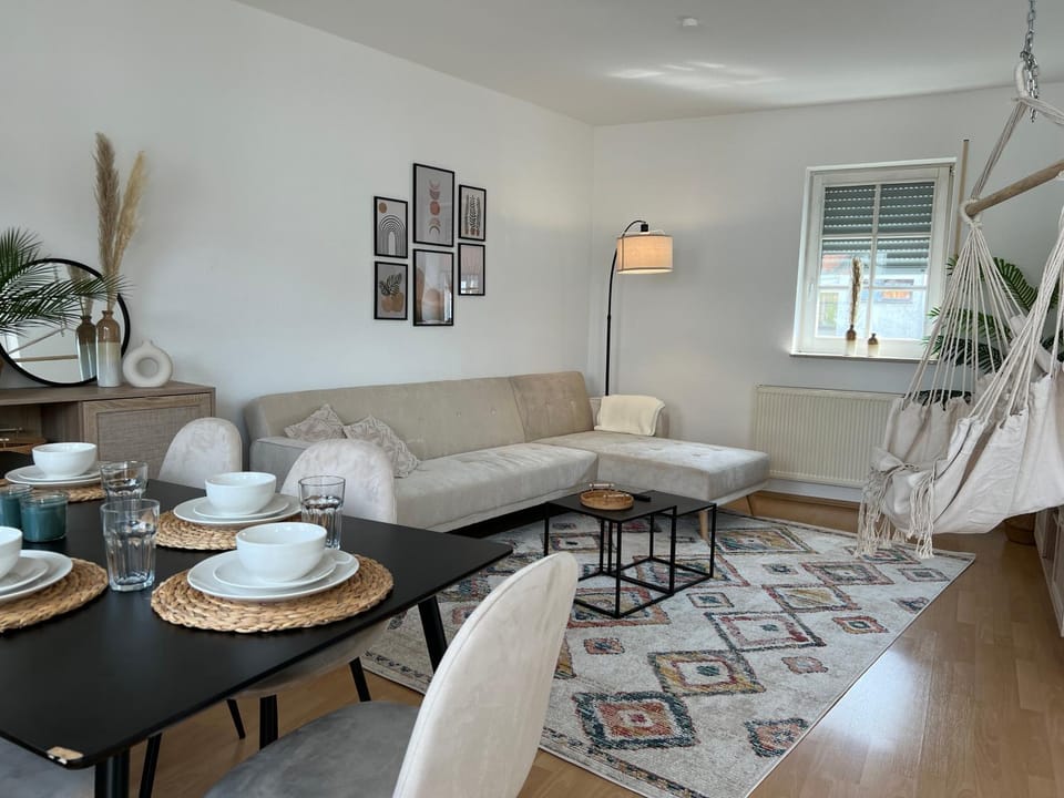 Cozy-Livings viel Platz, großer Balkon, STELLPLATZ, Küche Apartment in Bad Homburg