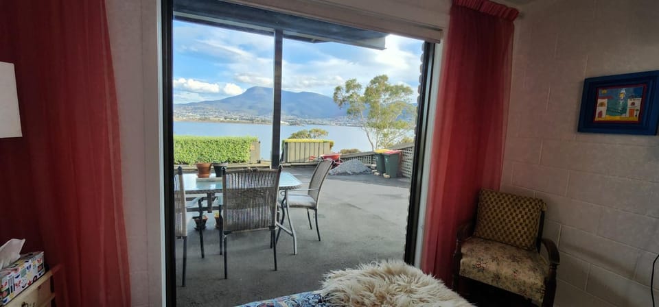 Bedroom, Mountain view