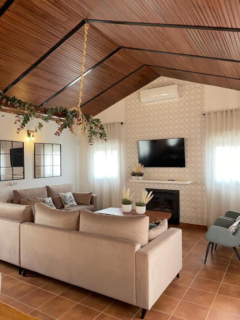 Communal lounge/ TV room, TV and multimedia, Living room