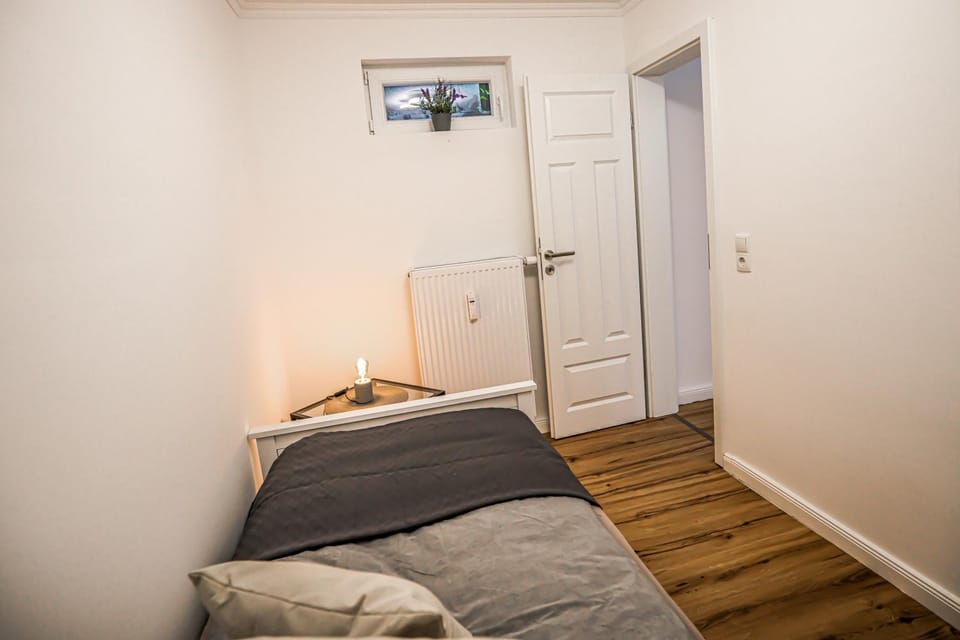 Staff, Bedroom