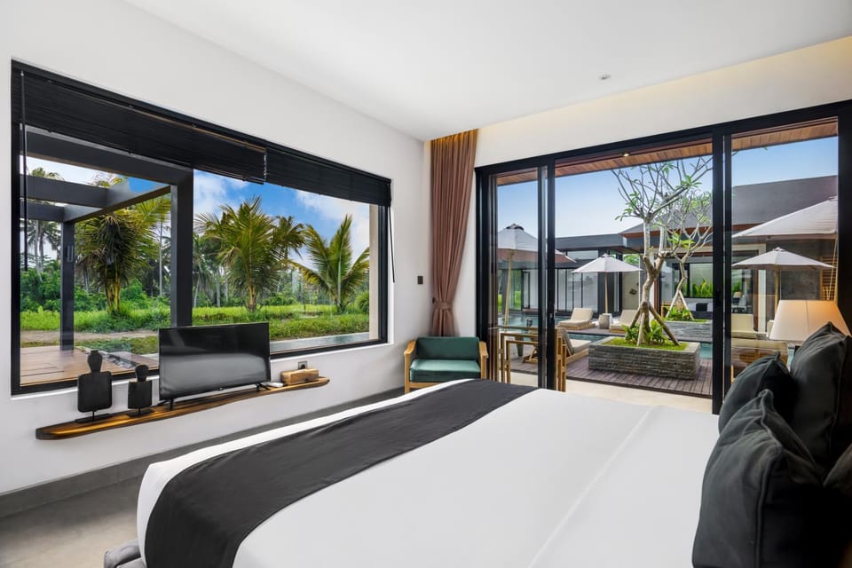 Bed, TV and multimedia, View (from property/room), Bedroom, air conditioner