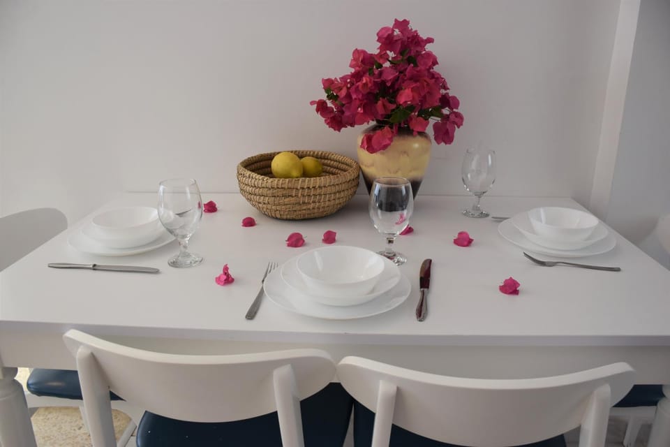 Dining area, kitchen