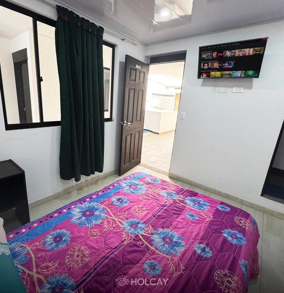 Bed, TV and multimedia, Photo of the whole room, Evening entertainment, Bedroom