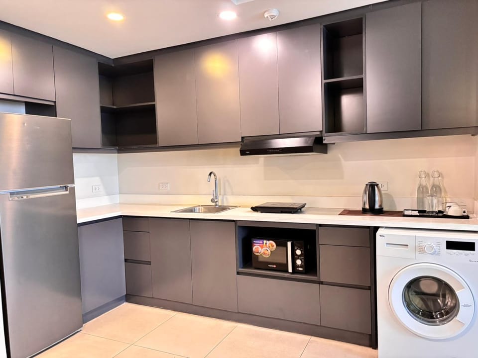 Kitchen or kitchenette, washing machine, dryer