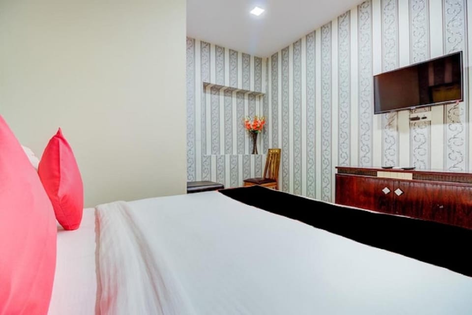 Communal lounge/ TV room, Bed, TV and multimedia, Photo of the whole room, Bedroom