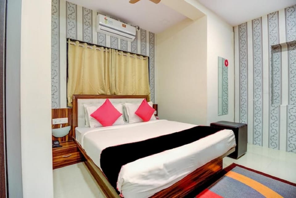 Bed, Photo of the whole room, Bedroom, air conditioner