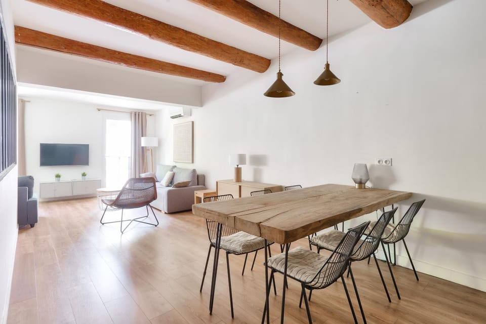 TV and multimedia, Living room, Seating area, Dining area