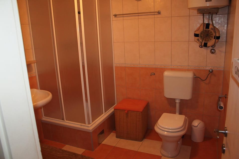 Sunny Apartment in Bol