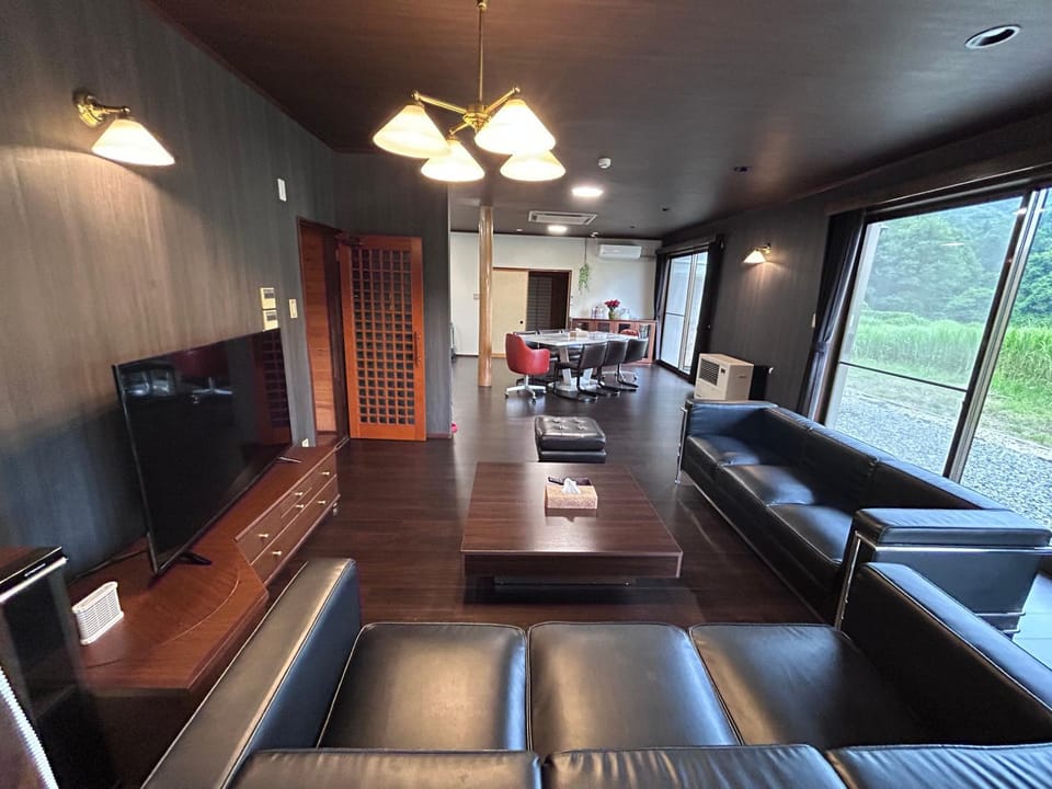 TV and multimedia, Living room, Garden view, Mountain view
