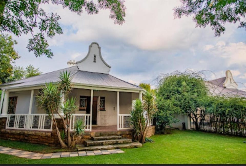 Die Hof Gastehuis Bed and Breakfast in North West, South Africa