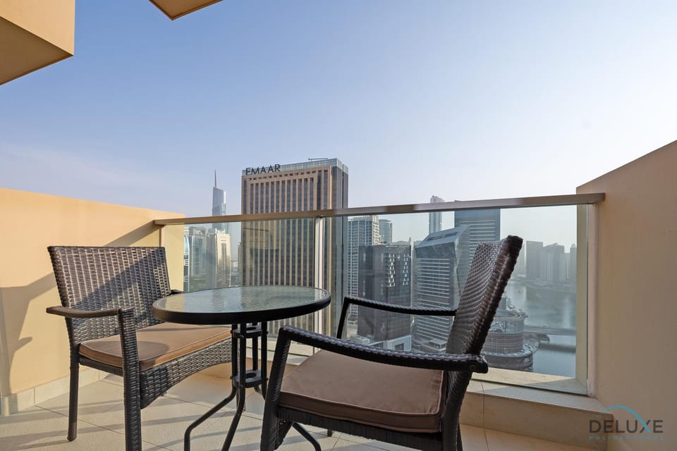 Patio, Balcony/Terrace, City view, Lake view, Street view