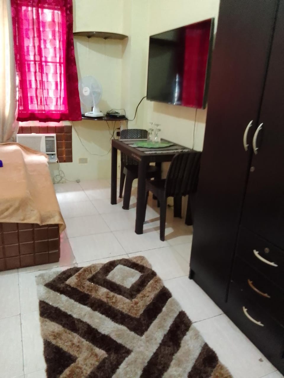 Communal lounge/ TV room, Dining area