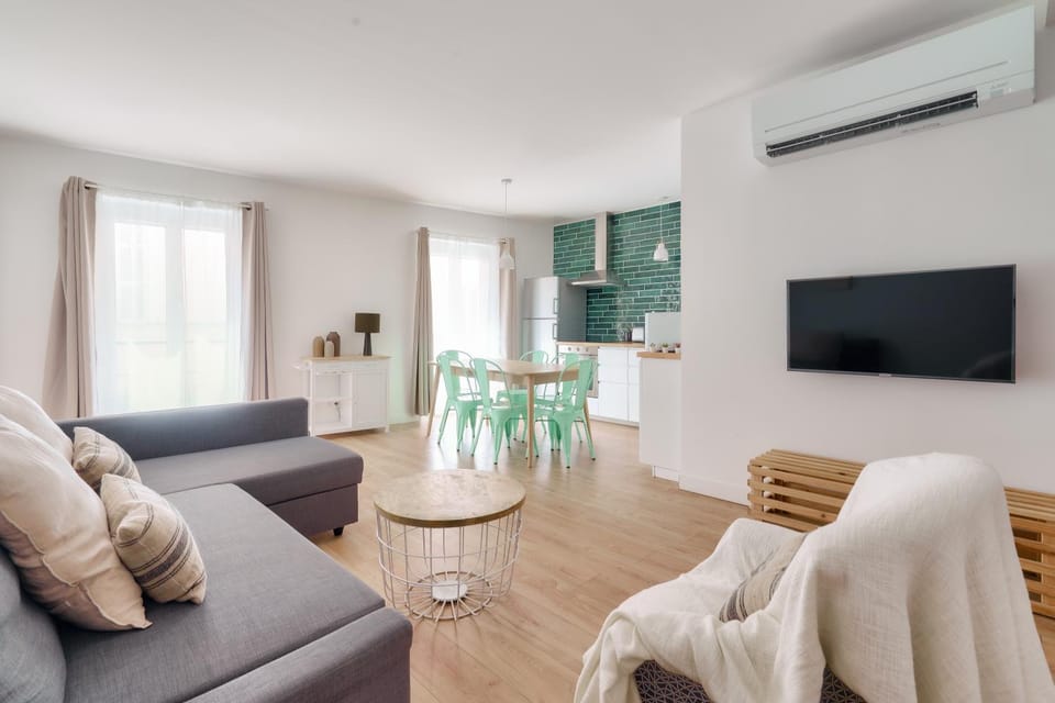 TV and multimedia, Living room, kitchen, air conditioner
