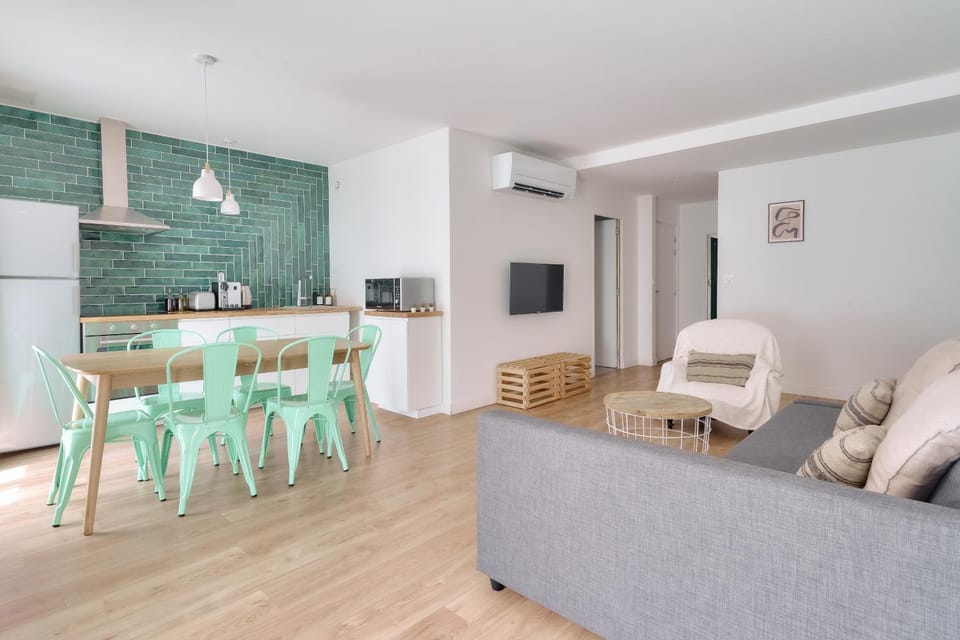 TV and multimedia, Living room, Dining area, kitchen, air conditioner