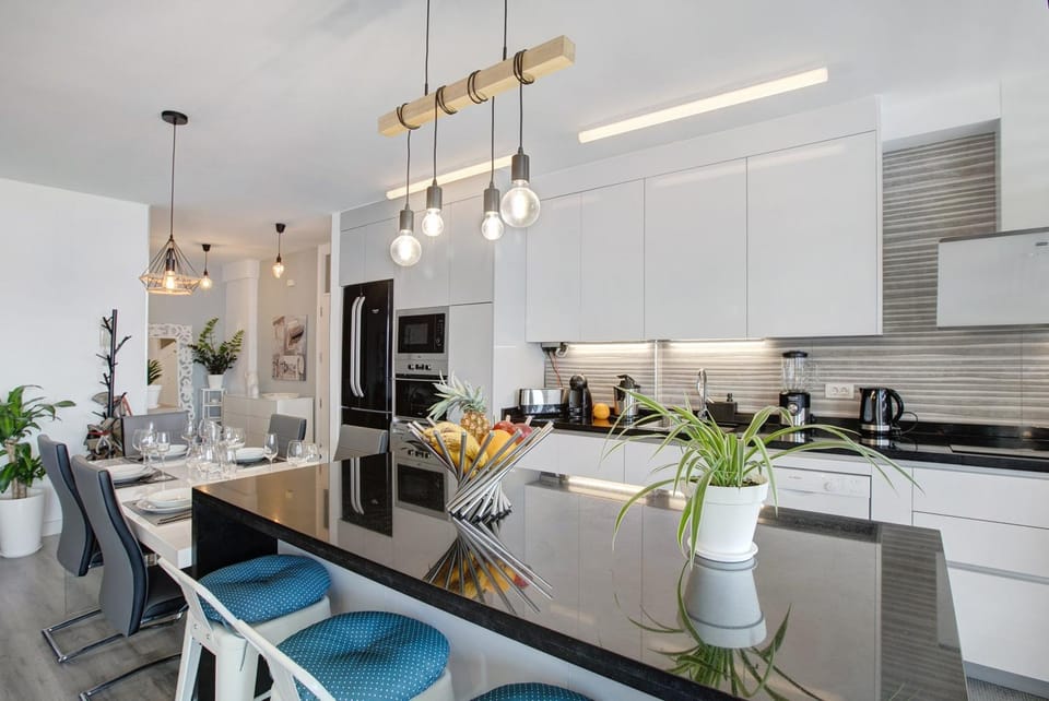 Kitchen or kitchenette, Living room